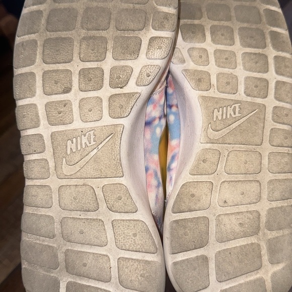 Gorgeous flower print Nike women’s size 11.5 EU 44 UK 9 tennis shoe - Picture 10 of 13